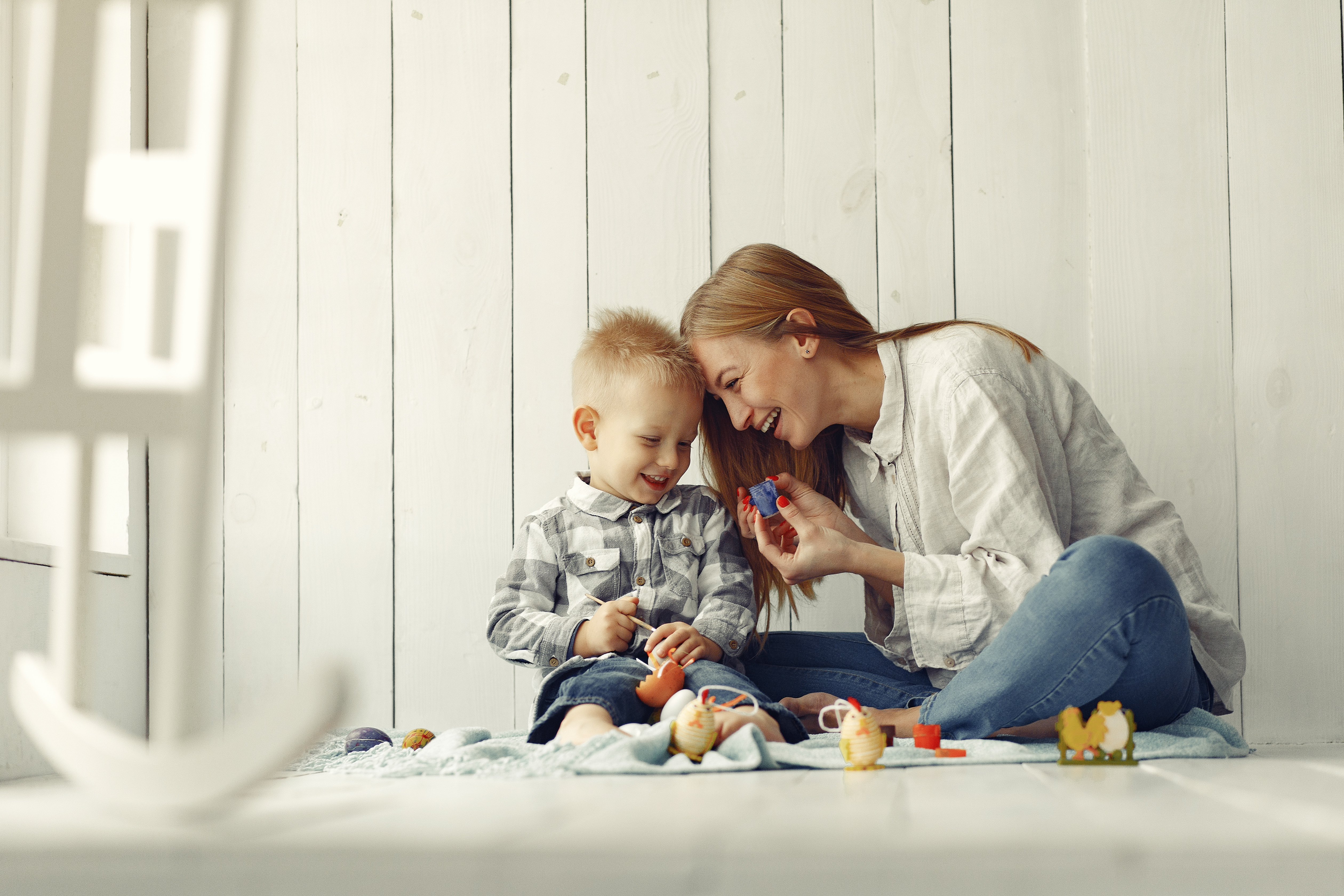 Люди и Вещи/mother-with-son-preparing-easter-home.jpg